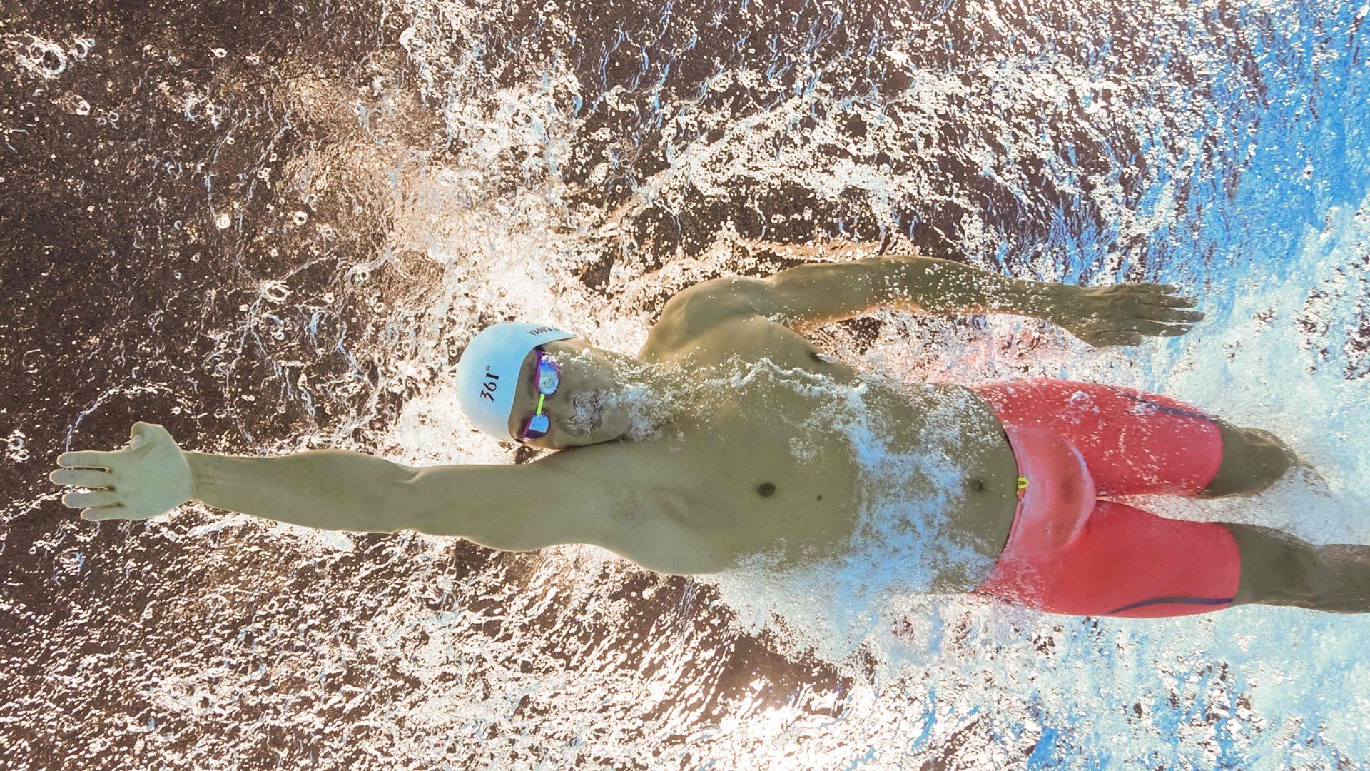 西甲巴萨主场4比2大胜瓦伦西亚 莱万梅开二度球迷狂欢，西甲巴萨对瓦伦西亚的视频直播